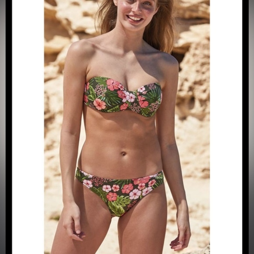 NWOT AERIE BOTANICAL FLOWER CHEEKY BOTTOM. SIZE MEDIUM